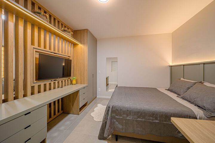 Room 16 of 18