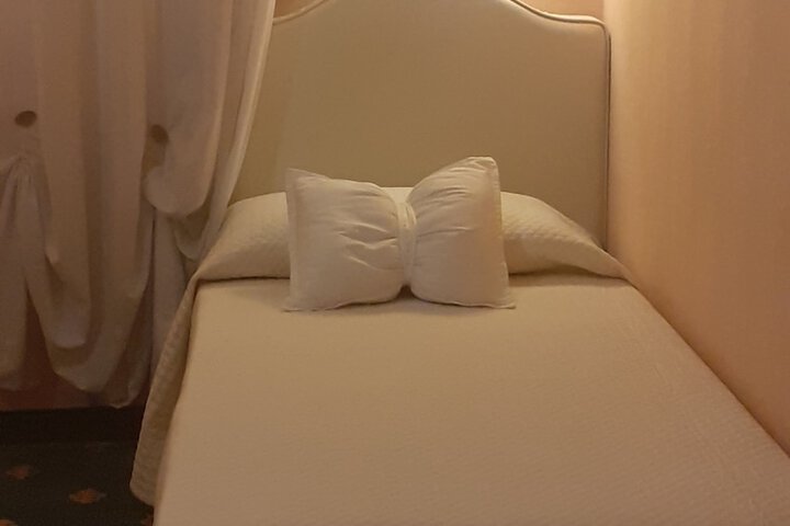 Room 18 of 34