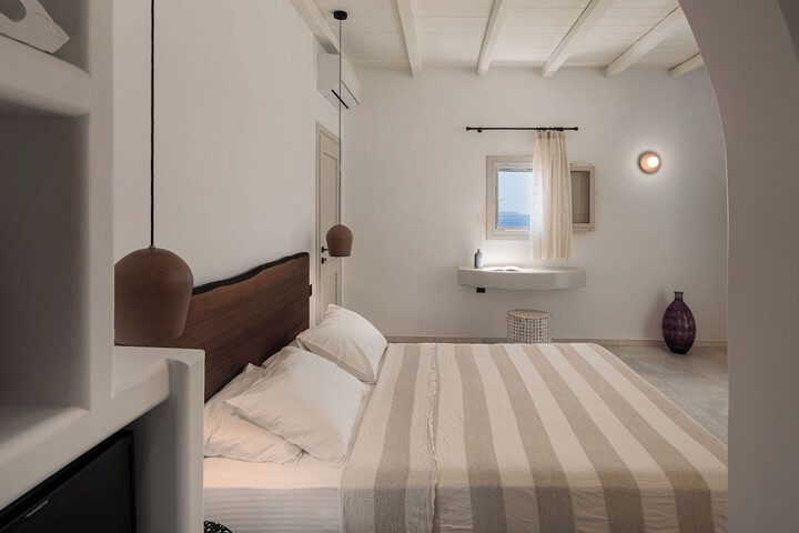Room 44 of 136