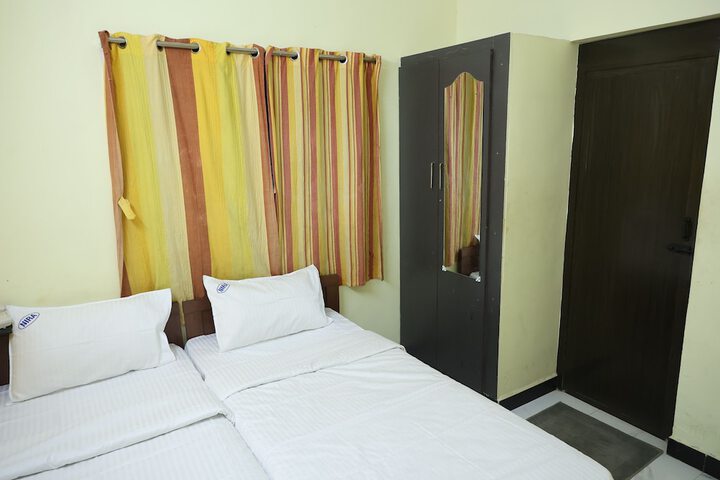 Room 6 of 13