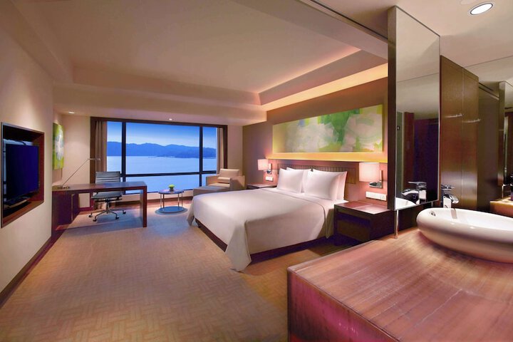 Room 21 of 100