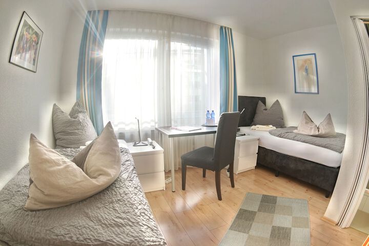 Room 13 of 30