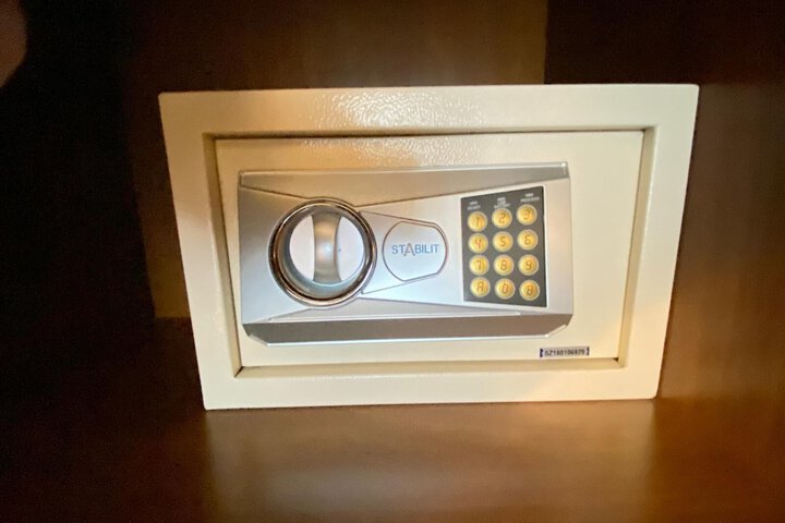 Room 16 of 46