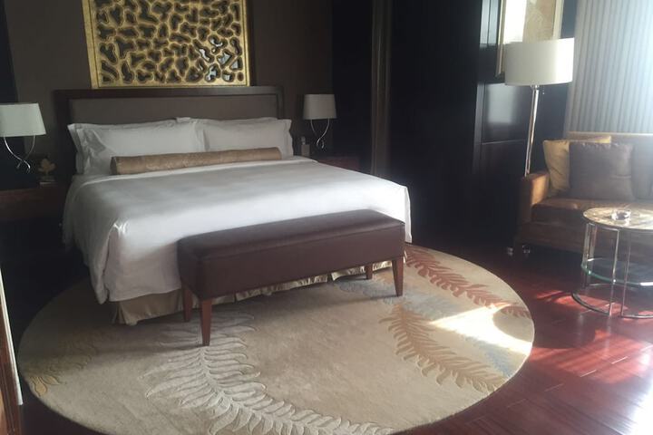 Room 11 of 128