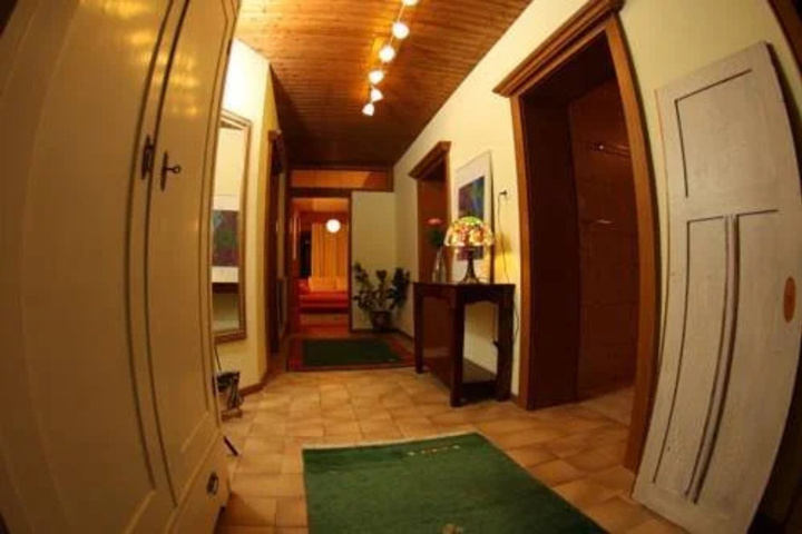 Room 7 of 18
