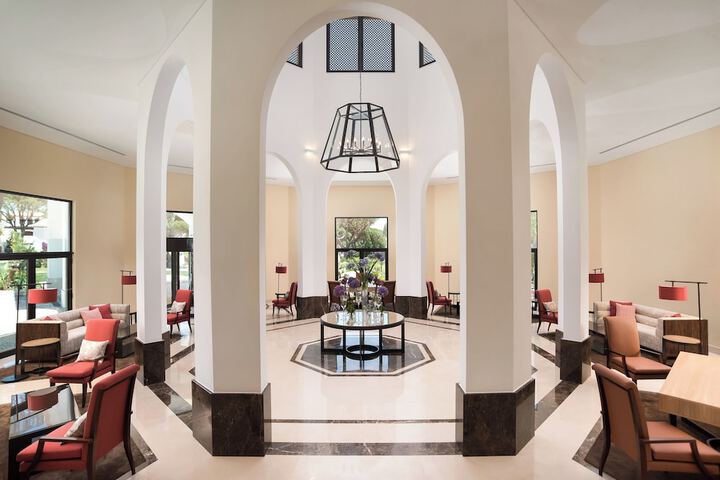 Entrance & Lobby