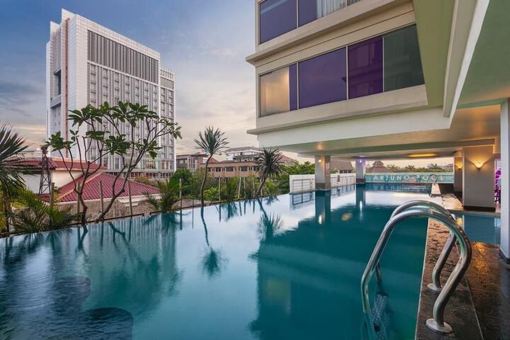 Hotel Pool
