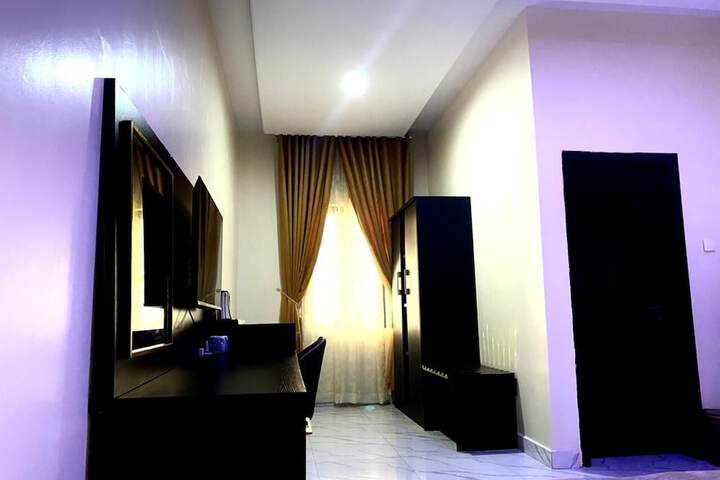 Room 9 of 36