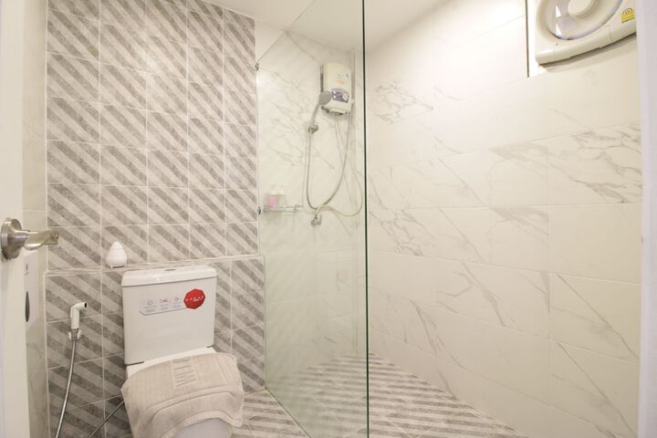 Room 11 of 28