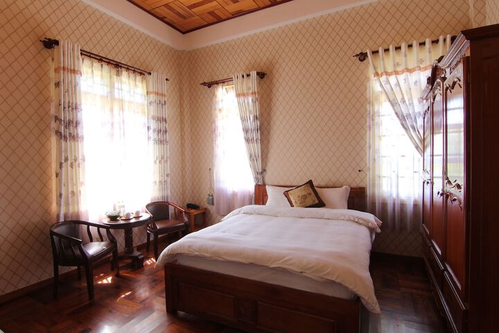 Room 14 of 210