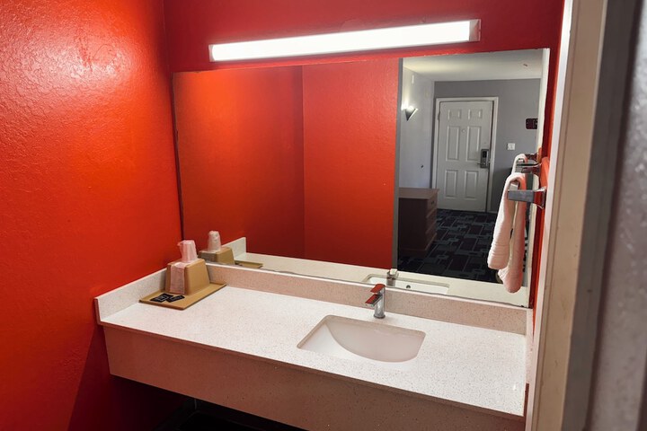 Room 10 of 14