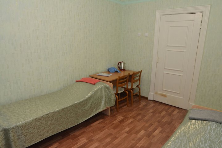 Room 46 of 100