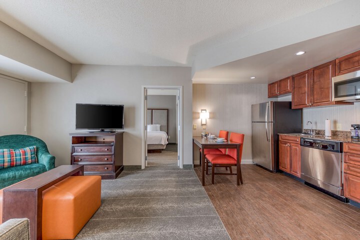 2 Queen Beds 1 Bedroom Suite (44 of 52)