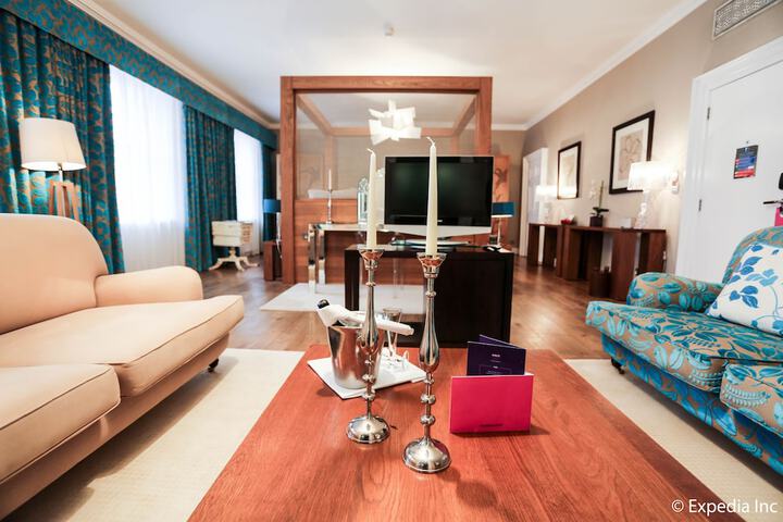 Room 33 of 70