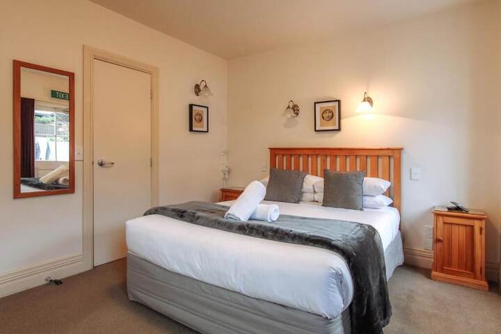 Room 2 of 31