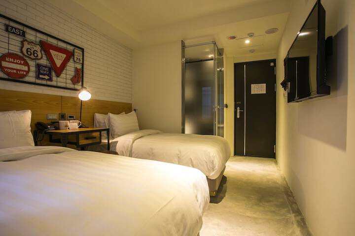 Room 10 of 37