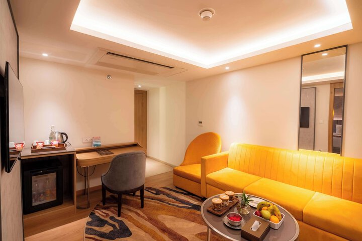 Room 18 of 53