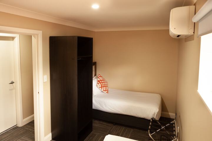 Room 42 of 77