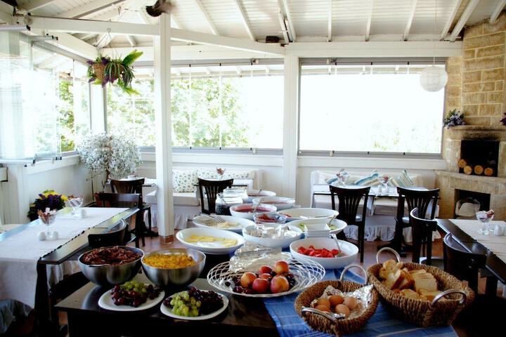 Breakfast/Coffee Service 10 of 18