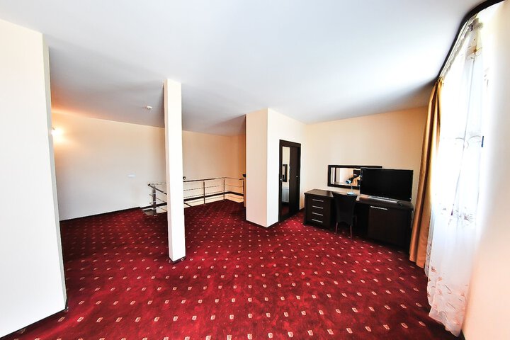 Room 2 of 30