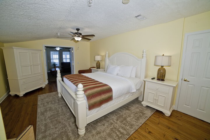 Room 5 of 34