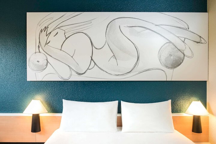 Room 27 of 80