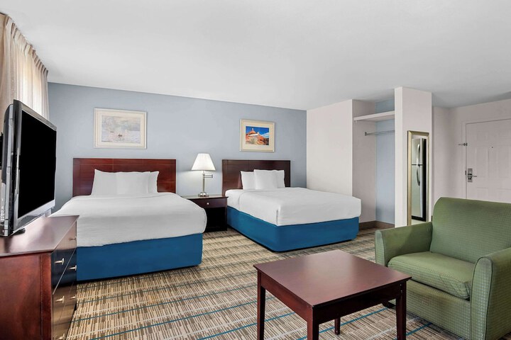 1 Queen Bed Efficiency Suite (17 of 24)