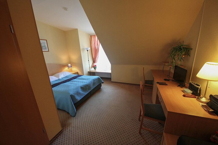 Room 33 of 72