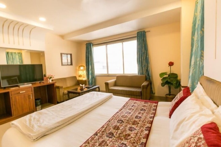 Room 11 of 27