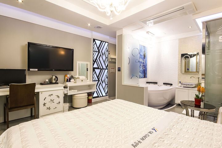 Room 37 of 42
