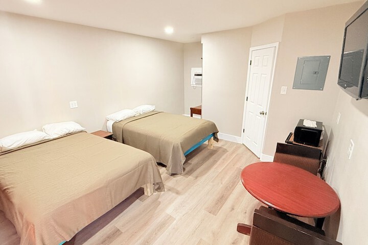 Room 4 of 14
