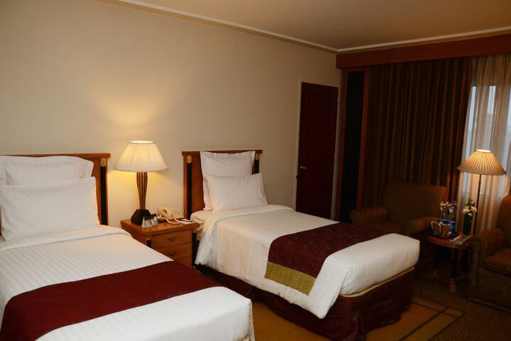 Room 6 of 80