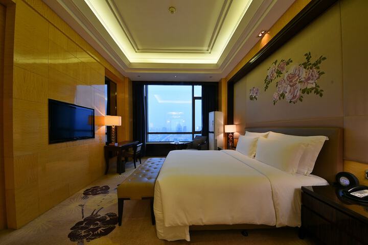 Room 16 of 100