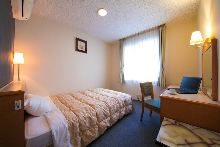 Room 11 of 107