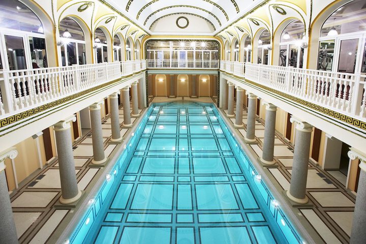 Pool 44 of 73