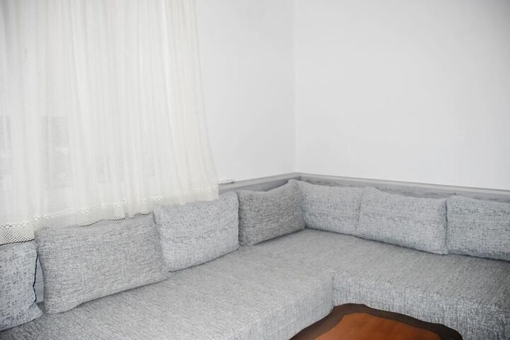 Room 9 of 34