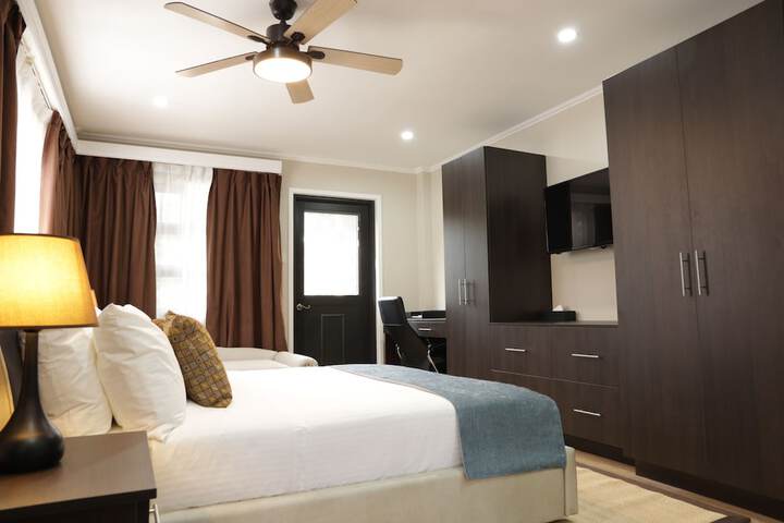 Room 6 of 17