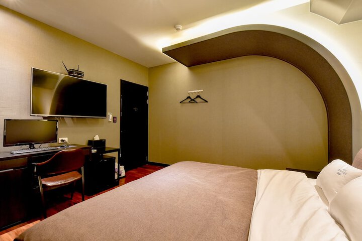 Room 55 of 84