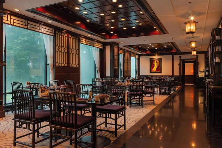 Dining 70 of 128