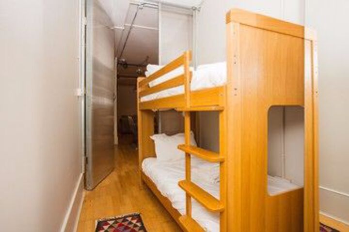 Room 7 of 18