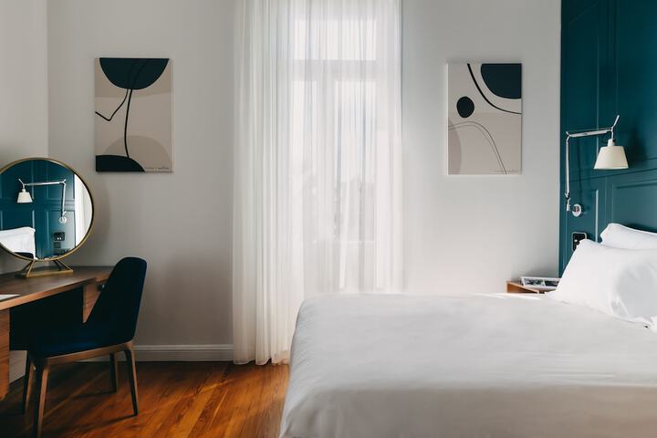 Room 33 of 110