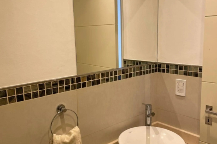 Room 6 of 12