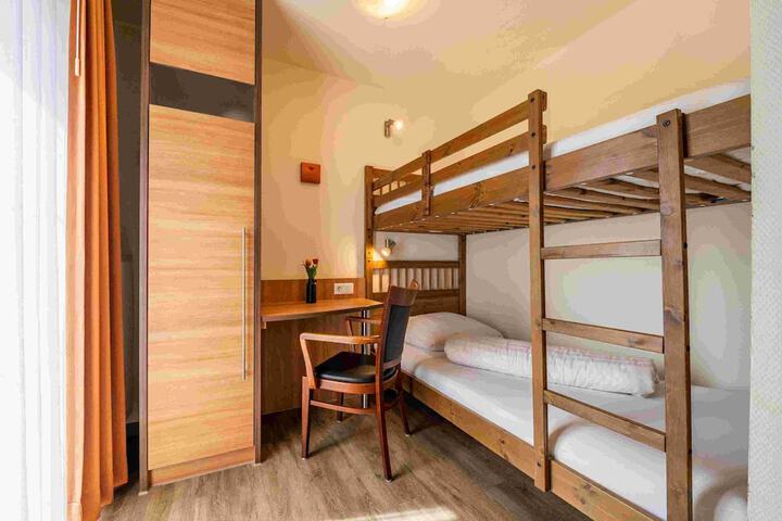 Room 9 of 36
