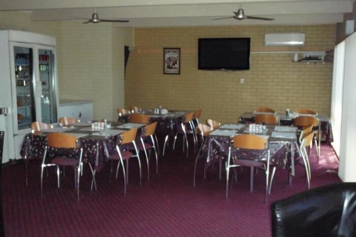 Dining 3 of 3