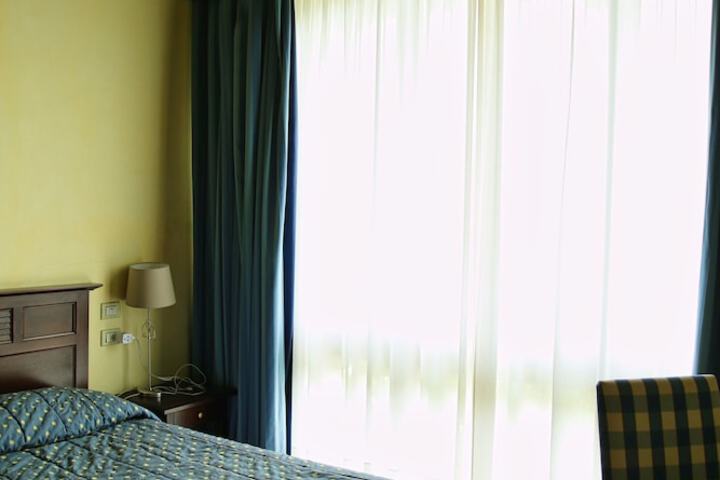 Room 12 of 27