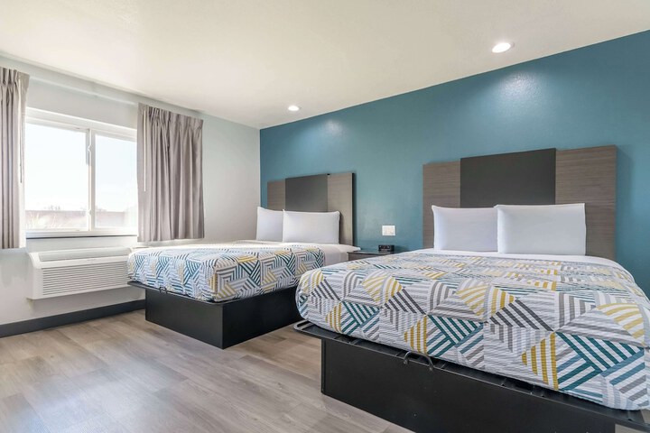 Standard Suite 1 King Bed Accessible (8 of 12)