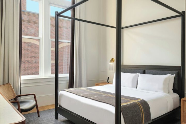 Room 44 of 77