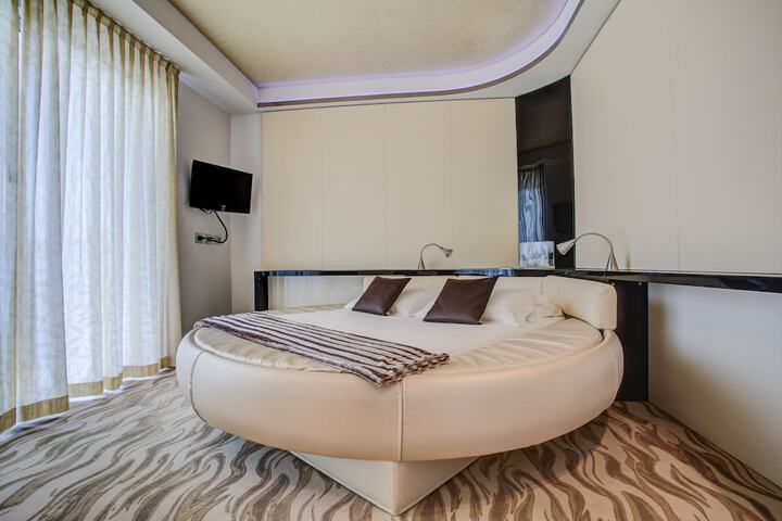 Room 25 of 82