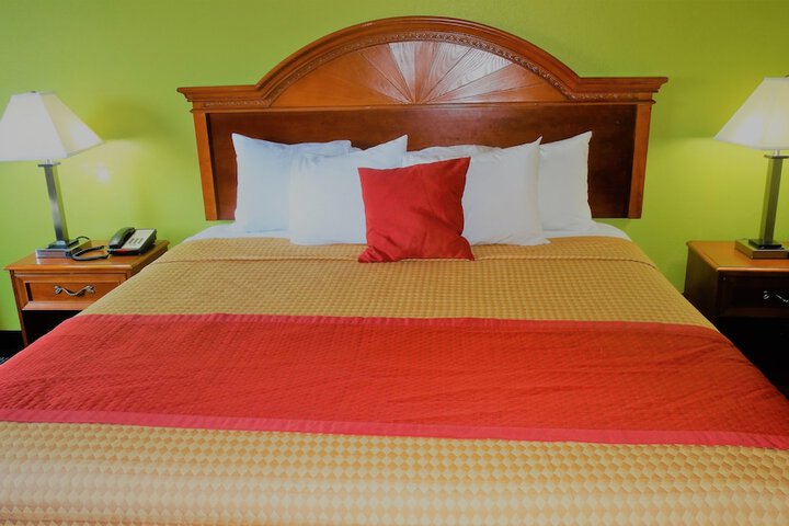 Room 8 of 37