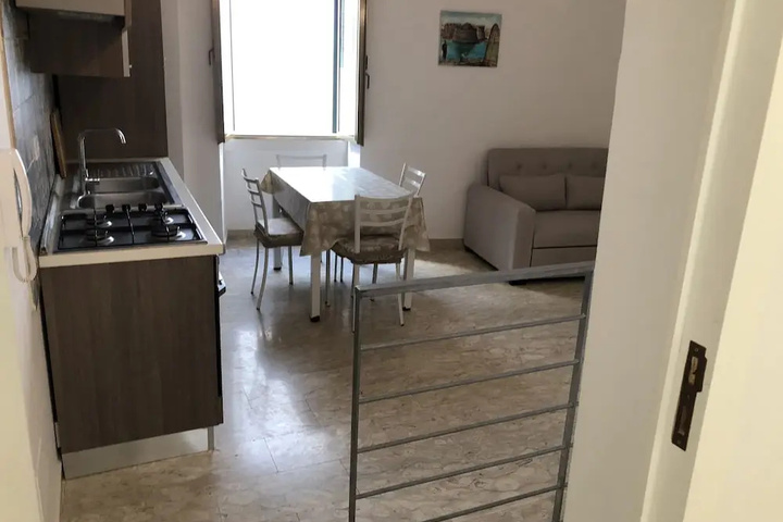 Room 4 of 17